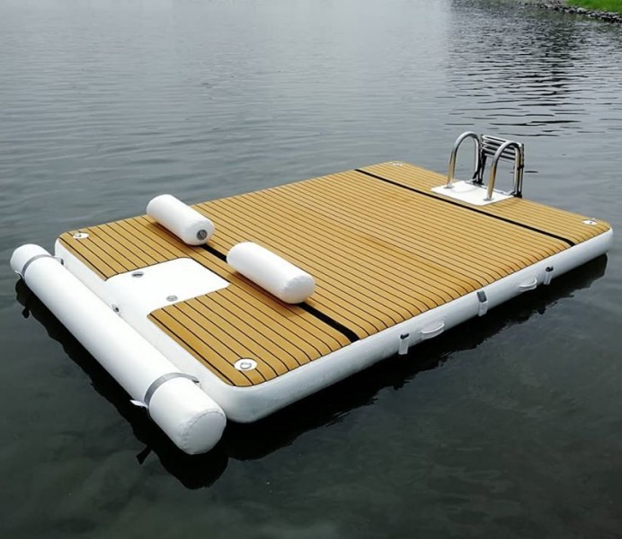 Inflatable floating dock