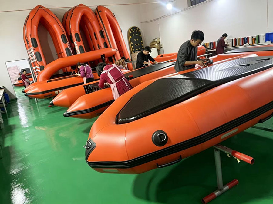 Inflatable rescue boat